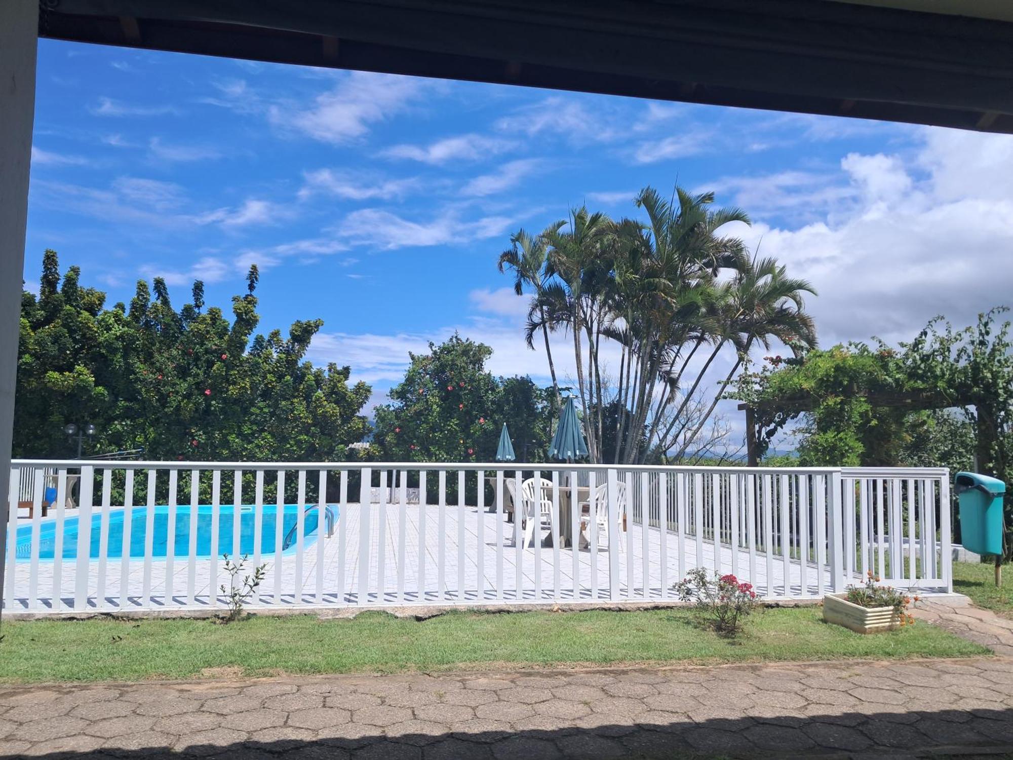 Apartamento Pe Na Areia De 1 Dormitorio Com Vista Para Praia Ou Vista Lateral Pontas Das Canas — Fotos 1